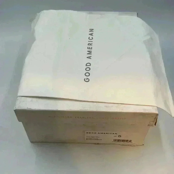 🆕 NWT, Good American shoe bag and box size 5 black patent leather thong … - Picture 10 of 12